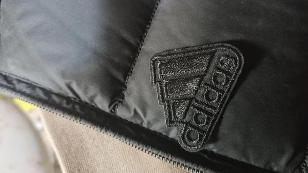 羽絨服掛破個洞，總跑毛，扔掉怪可惜怎麼辦呢？