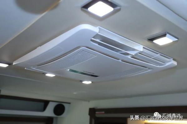 實拍國內頂級房車!輕坦克噸位,用料紮實帶智慧!6人食宿真方便 實拍國內頂級房車!輕坦克噸位,用料紮實帶智慧!6人食宿真方便