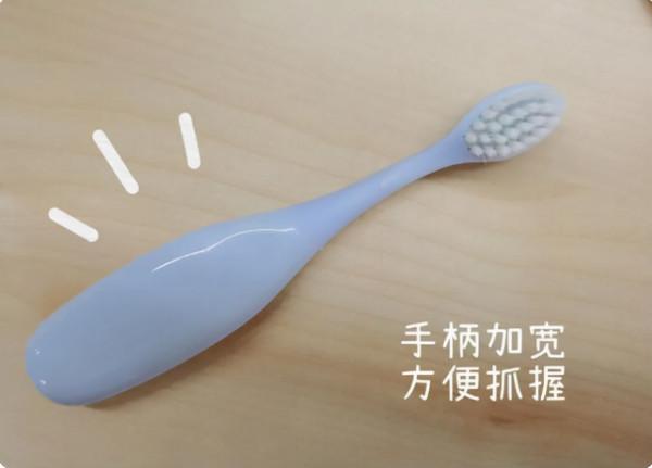 孩子牙齒又黃又黑，天天刷牙還長齲齒，醫生教你正確護牙方法