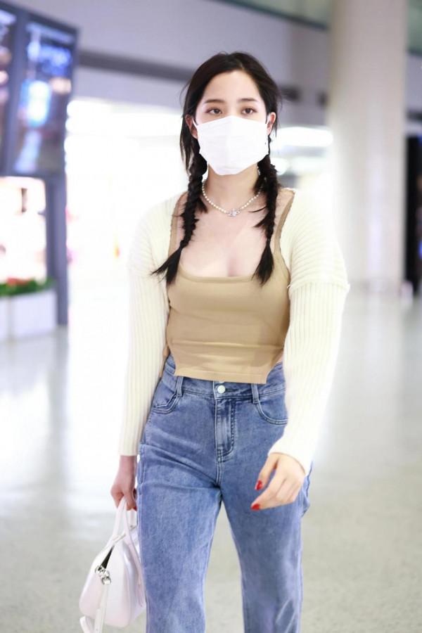 機場抓拍娛樂圈的小花私服，你更喜歡誰