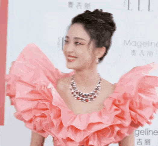 ELLE紅毯:熱巴唐嫣翻車、關曉彤照騙,劉詩詩娜扎變花仙子太驚豔 ELLE紅毯:熱巴唐嫣翻車、關曉彤照騙,劉詩詩娜扎變花仙子太驚豔