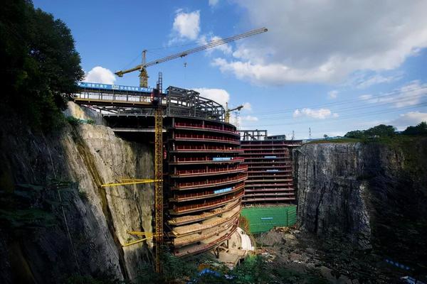 上海曾被日本挖出一深坑，我國花10年去填，完工後讓人驚豔無比