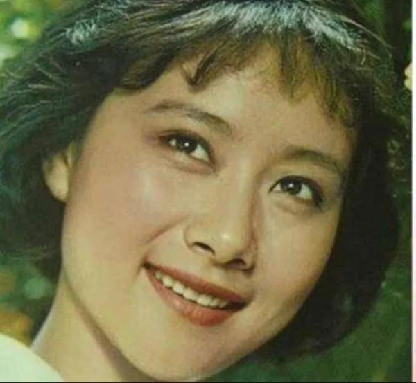 整容老去和自然老去的區別？4對同齡昔日貌美女星，如今差別驚人