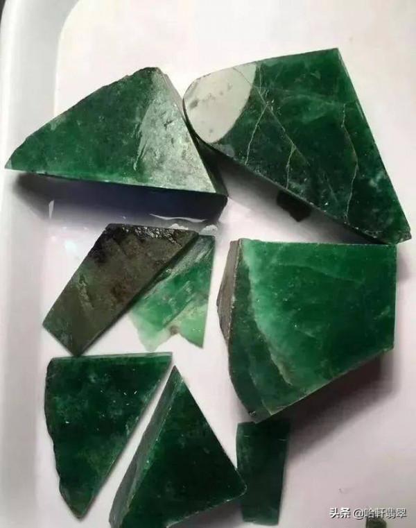 「億元翡翠俱樂部」再添一員！10片帝王綠料子以1億5千萬中標