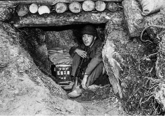 他曾在貓耳洞內彈琵琶,戰死前一個月父親去世,留下寡母哭瞎雙眼 他曾在貓耳洞內彈琵琶,戰死前一個月父親去世,留下寡母哭瞎雙眼