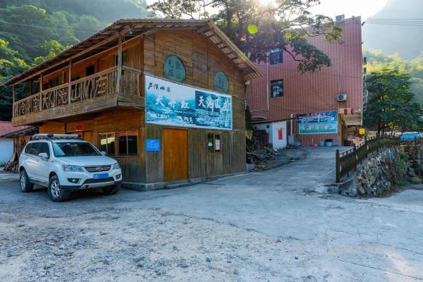 廣東最具魅力的四峰連穿徒步線路——“黃梅雪後”