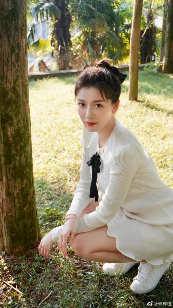 鳳凰網主持人朱梓橦 鳳凰網主持人朱梓橦