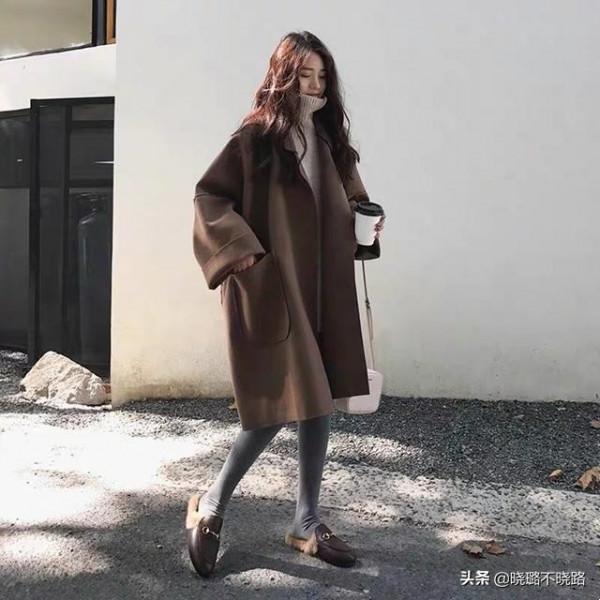 真正高階的女人，不管穿大衣、風衣，都不會配打底褲，拉低氣質