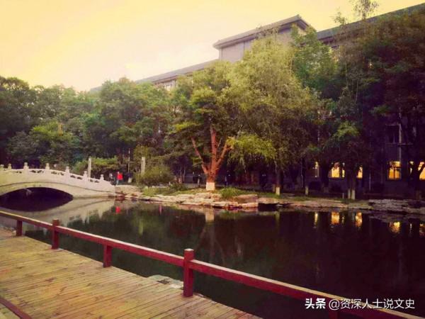 央視康輝：32年前自己高考分數超過北大卻被頂替，靠父親重獲資格