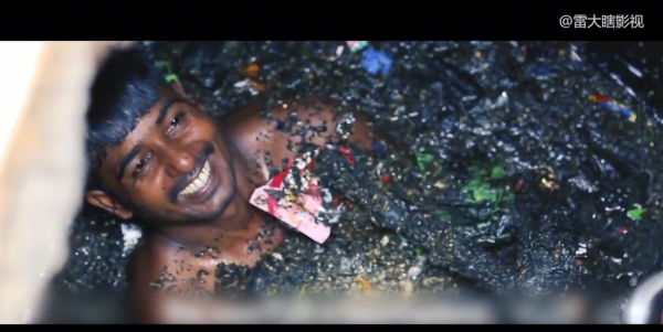 印度掏糞工:徒手幹活又髒又危險,每隔5天就會有人身亡!紀錄片 印度掏糞工:徒手幹活又髒又危險,每隔5天就會有人身亡!紀錄片