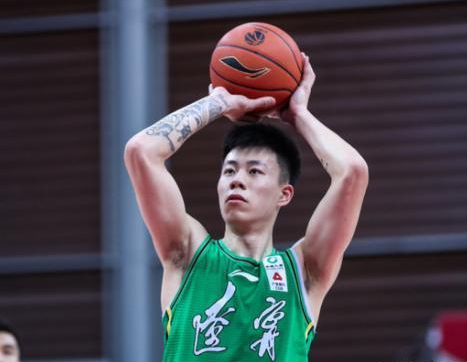 如今CBA有紋身的球員很多,可張鎮麟的“花臂”紋身卻引來爭議 如今CBA有紋身的球員很多,可張鎮麟的“花臂”紋身卻引來爭議