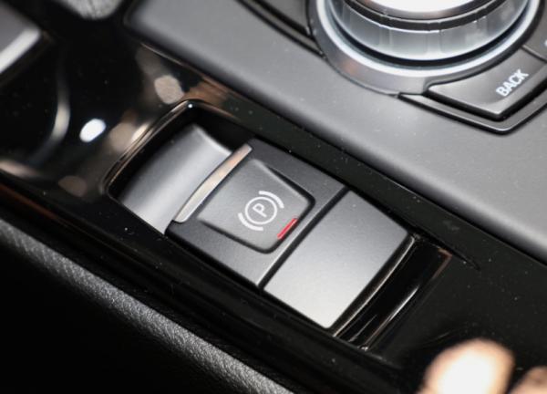 寶馬X1手剎燈一直亮什麼原因? 寶馬X1手剎燈一直亮什麼原因?