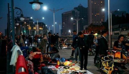 開封凌晨開門的“幽靈集市”,藏著老開封的秘密,週六日最受歡迎 開封凌晨開門的“幽靈集市”,藏著老開封的秘密,週六日最受歡迎