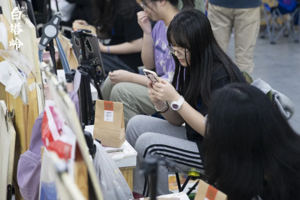 心有光華月自明 | 中秋佳節,白塔嶺的家人們節日快樂 心有光華月自明 | 中秋佳節,白塔嶺的家人們節日快樂