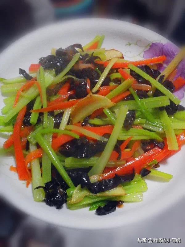 這是我家一週能吃八次的素三鮮炒菜,清淡解膩,一上桌就搶光了 這是我家一週能吃八次的素三鮮炒菜,清淡解膩,一上桌就搶光了