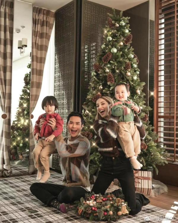 趙雅芝變馮程程，張鈞甯像雪精靈！分分秒秒被女明星聖誕照破防了