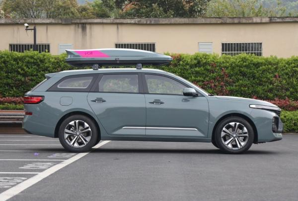 為何10萬買轎車前要先看瓦罐？用兩車對比，告訴你誰才是家用首選