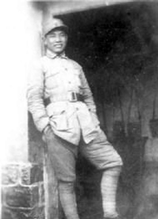 他被毛主席讚譽為菩薩司令,治軍有方,曾帶20人爬山遊覽巧捉日軍 他被毛主席讚譽為菩薩司令,治軍有方,曾帶20人爬山遊覽巧捉日軍