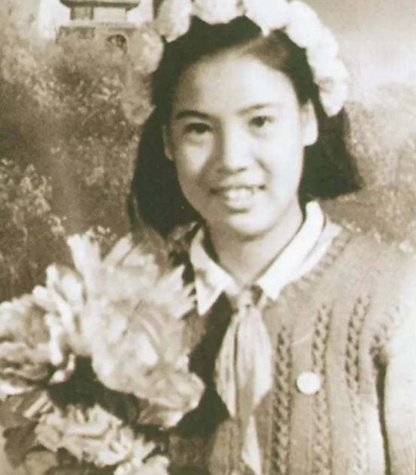 邵華結婚後第一次見毛主席，毛主席囑咐：不要忘記你的媽媽楊開慧