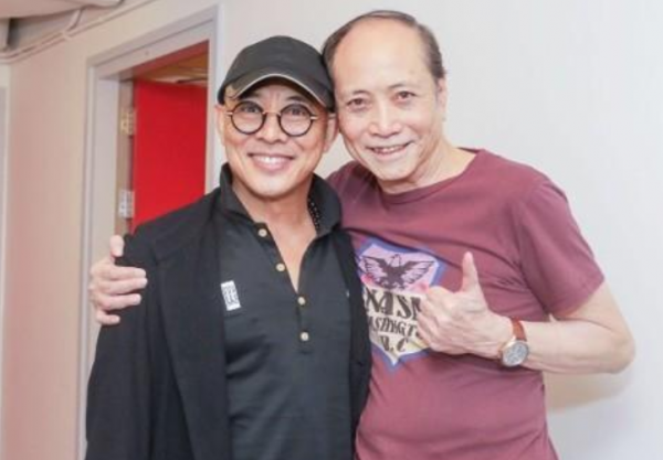 李連杰86歲岳父罕露面,五官跟利智太相似,低調演戲不提女兒女婿 李連杰86歲岳父罕露面,五官跟利智太相似,低調演戲不提女兒女婿