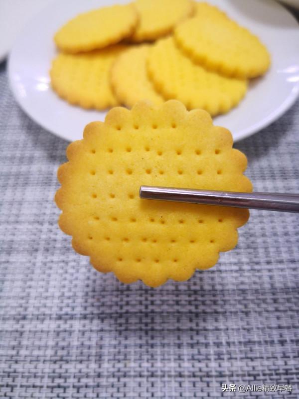 玉米麵還可以這樣做，無糖少油嘎嘣脆，健康零食又充飢，真厲害