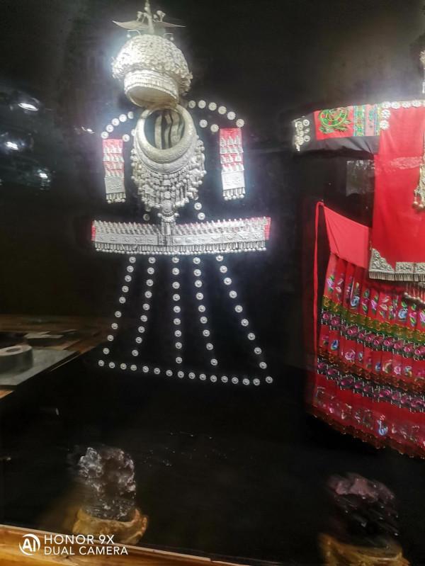 苗寨景區旅遊,看上價值2500元的銀碗值得買嗎?有沒有收藏價值? 苗寨景區旅遊,看上價值2500元的銀碗值得買嗎?有沒有收藏價值?