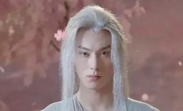 動如“瘋癲”，僵如“面癱”，2021年，就屬你們演得最讓我齣戲