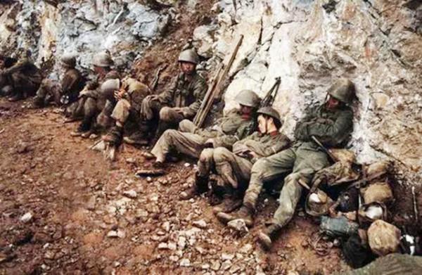 老山戰役：戰事有多慘烈，士兵打掃戰場時，岩石已碎成粉末