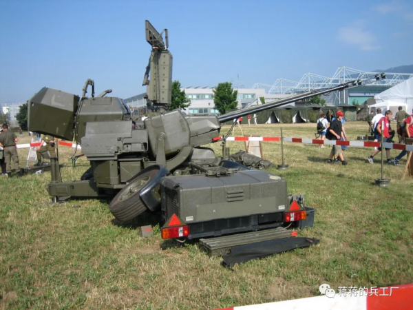粗暴拼接的防空胖頭魚，韓國KW2輪式自行高炮服役