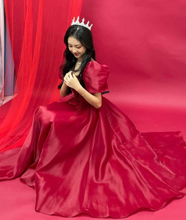 還記得演《紅樓夢》的那群&OpenCurlyDoubleQuote;小戲骨&rdquo;嗎？她們現在越來越漂亮了