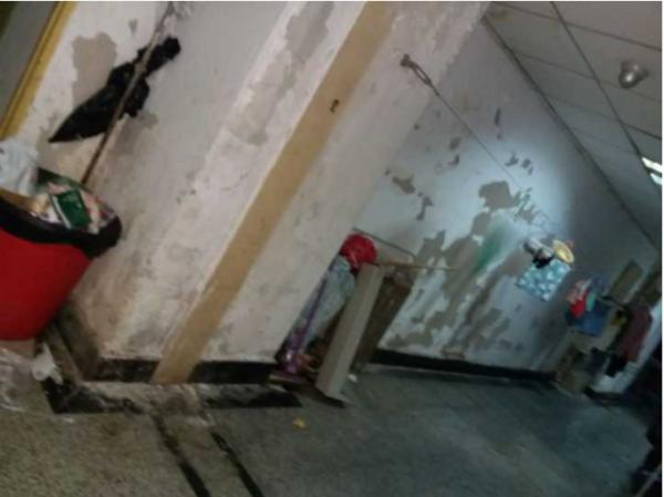 985破敗宿舍遭嫌棄，裝修神似“貧民窟”，新生心酸表示想回家