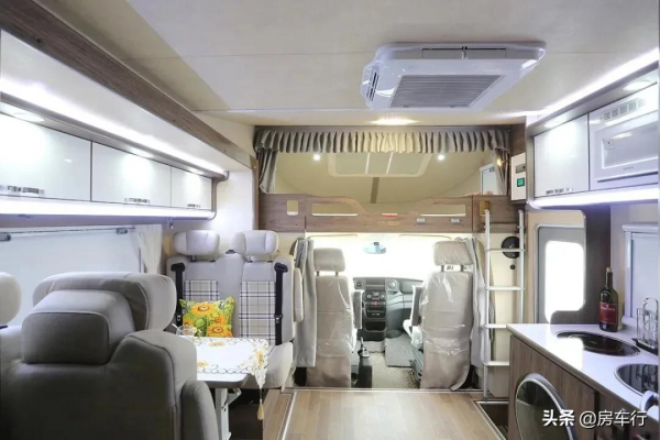 雙拓展，大空間，內外配置豐富齊全，拓銳斯特2021款簡約歐暢房車