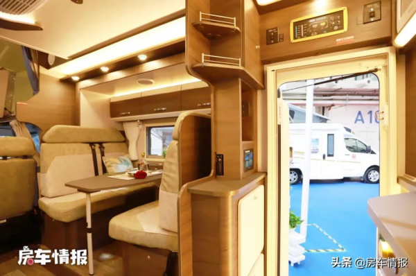 大空間的亞特房車,生活區面積達11平米,水電充沛全家旅行無憂 大空間的亞特房車,生活區面積達11平米,水電充沛全家旅行無憂