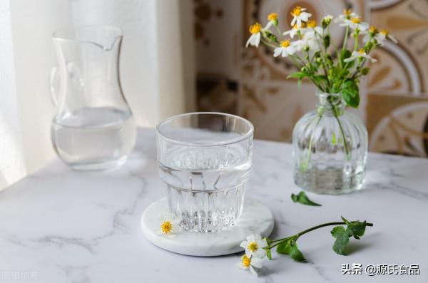 白開水、純淨水、礦泉水和蘇打水哪個最適合做長期飲用水？