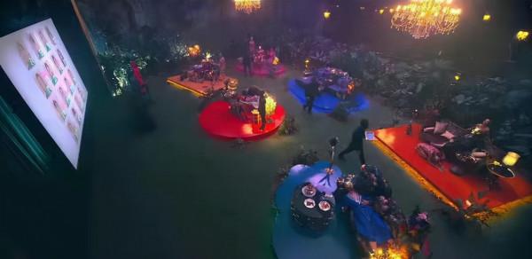 孔劉客串當反派NPC，456人豁出命搶2.4個億，韓國這部劇太敢拍了