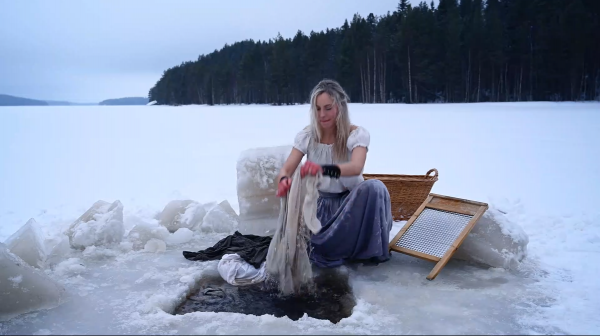 “北歐李子柒”喬娜堪稱人生贏家：坐擁百萬粉絲，愛人陪伴在側