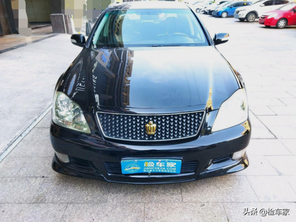 曾賣50萬的豐田皇冠3&period;0 VIP，開了17年還值多少？看到答案直接爆粗