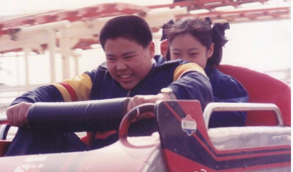 北京窮小子變富豪後，買10套房，卻變賣家產開飛機、開帆船旅遊