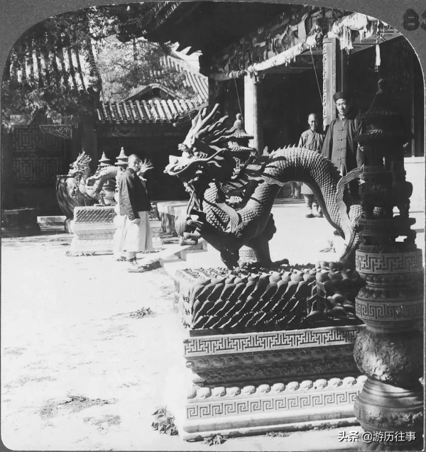 100多年前的晚清社會，慈禧出逃後的寢宮，仍有守衛在看守