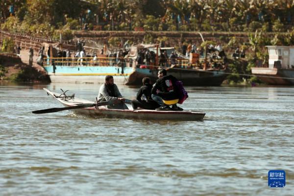 埃及一卡車墜入尼羅河致2人死亡8人失蹤 埃及一卡車墜入尼羅河致2人死亡8人失蹤