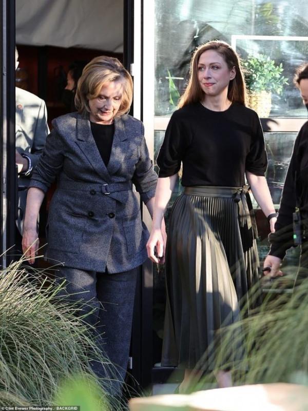 希拉里：年輕時清純甜美，把克林頓迷得團團轉，兩次求婚都被拒絕