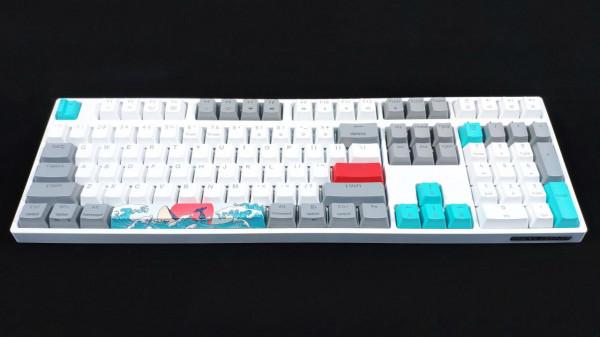 遇見珊瑚海，鍵線分離、熱插拔、RGB燈效，小呆蟲GK108開箱