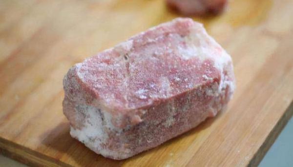 解凍肉別再泡水了，學會正確解凍方式，5分鐘搞定，營養不流失