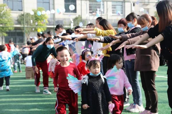 小火車嗚嗚...開進童話世界啦!! 小火車嗚嗚...開進童話世界啦!!