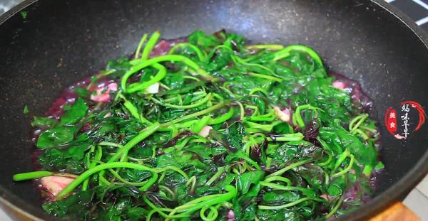 莧菜好吃有講究，記住3點“淡，燙，爛”，軟滑入味，全家都喜歡