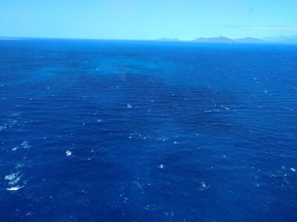 坐著直升機，空中鳥瞰澳洲大堡礁