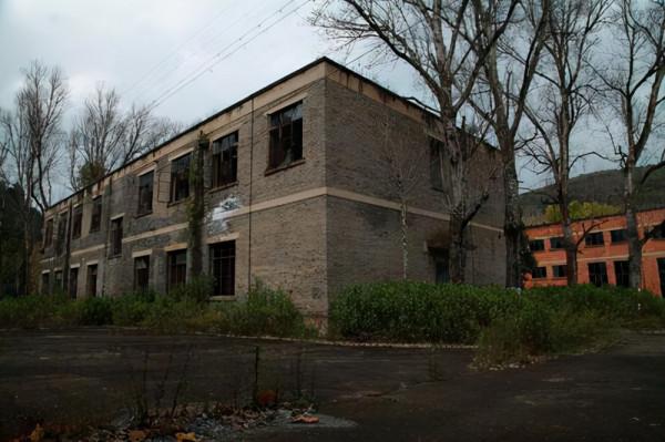 雲南一處軍工廠,是當地有名的熱武器生產基地,如今開闢新徵程 雲南一處軍工廠,是當地有名的熱武器生產基地,如今開闢新徵程