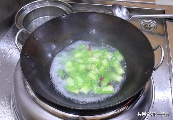 苦瓜怎麼做才能去除苦味,廚師長教你飯店做法,夏天吃清熱又開胃 苦瓜怎麼做才能去除苦味,廚師長教你飯店做法,夏天吃清熱又開胃