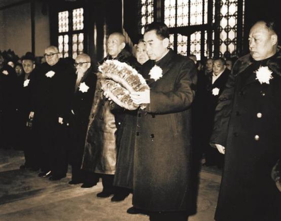 1955年國軍上將衛立煌返回大陸，毛主席親自設宴，最後官至副國級