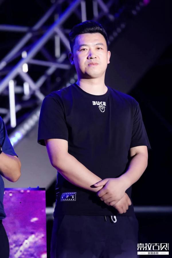 華夏文化園裡辦千人電音狂歡派對！這家公司太讚了....